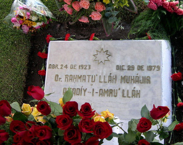 Надгробный камень на могиле Рахматулла Мухаджир 